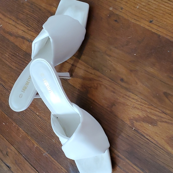 SANDALS!!!! - Picture 2 of 5